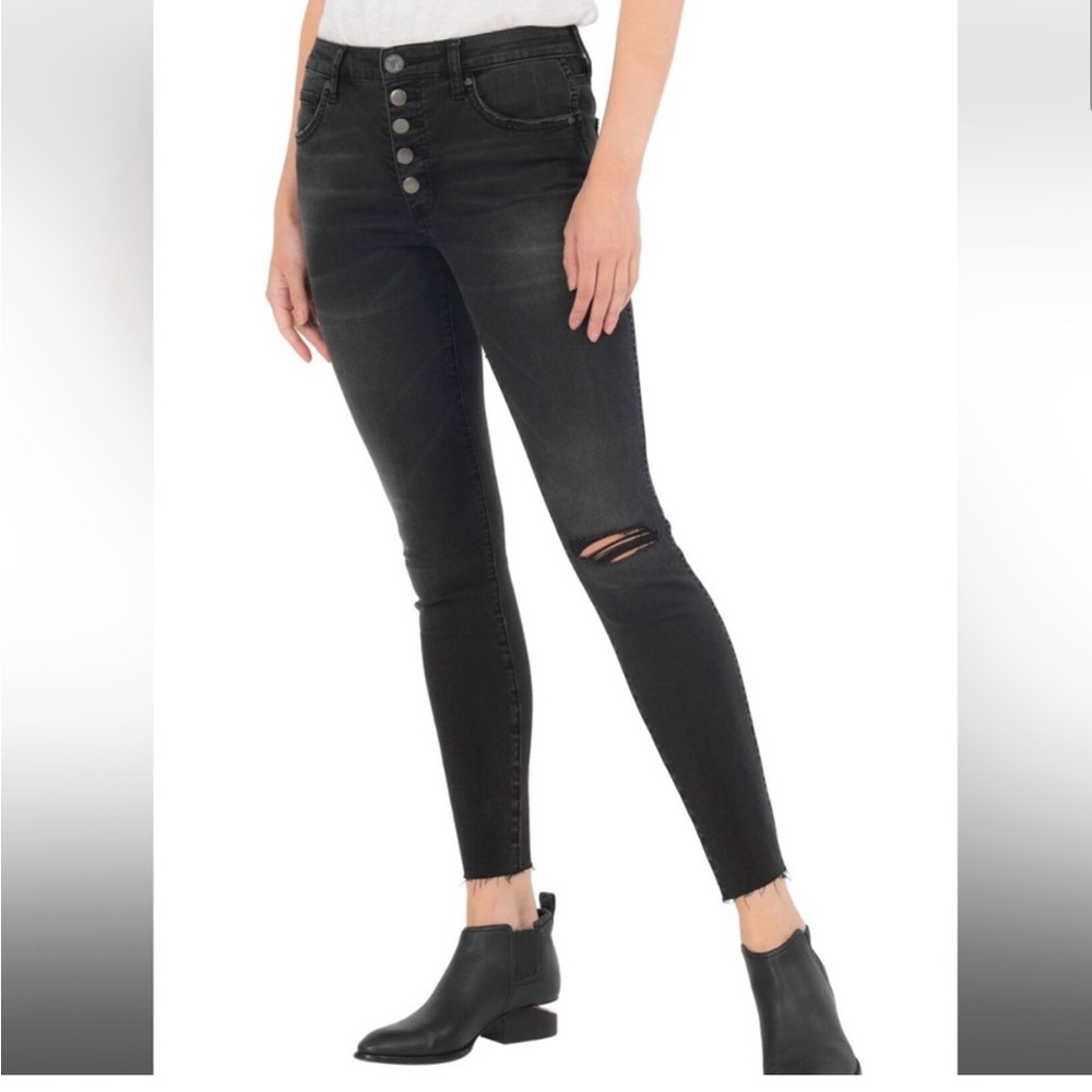 Kut From the Kloth. Donna Ankle Skinny High Rise. Button Fly. Distresse Black. 8